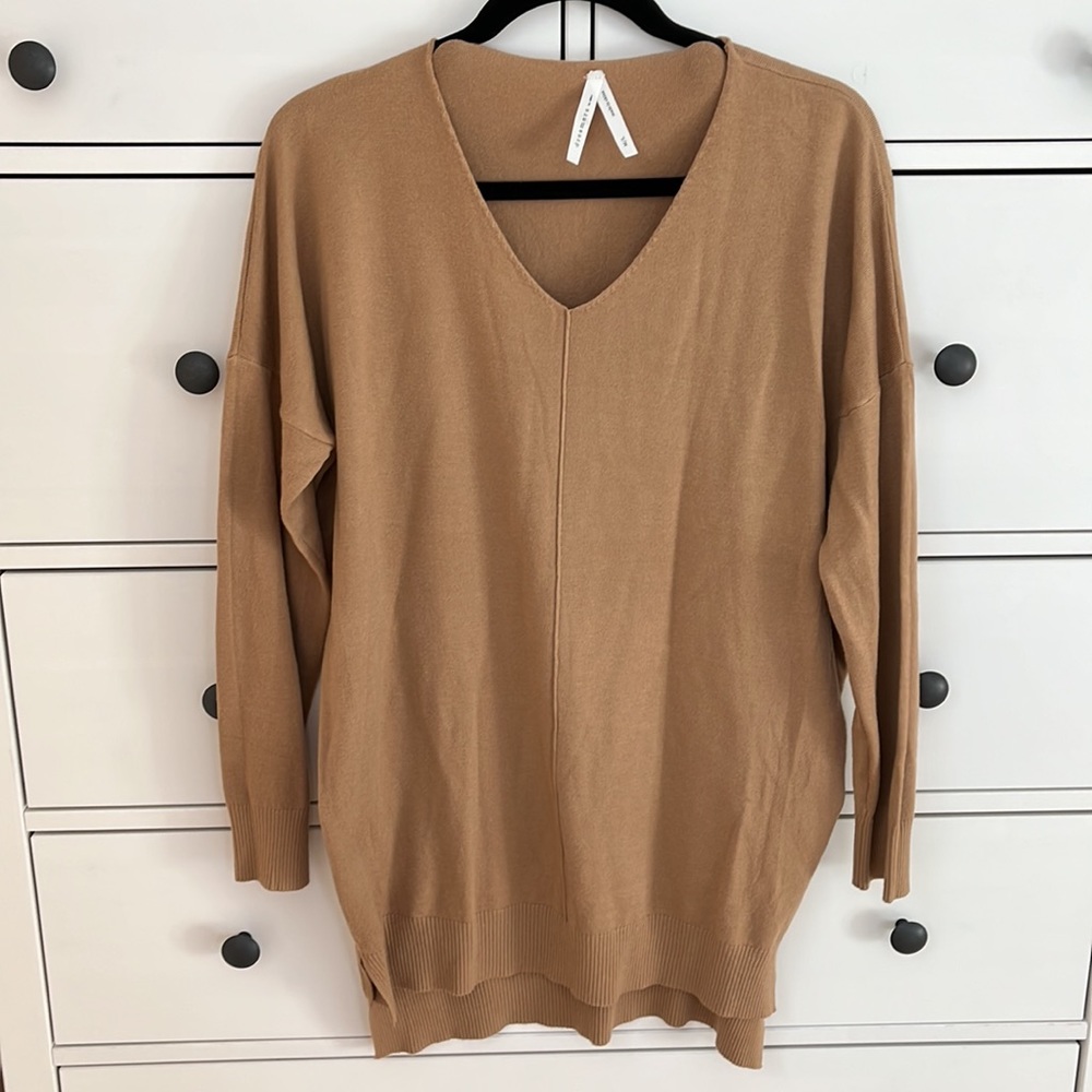 ✨NWOT, camel colored tunic, never worn but doesn’t come physically tagged.